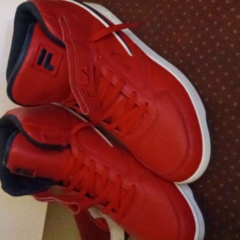 Size 14 Fila shoes